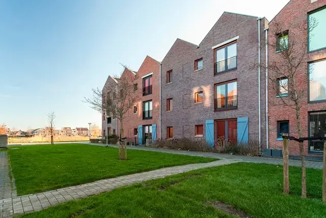 Buitenaanzicht van het appartementengebouw